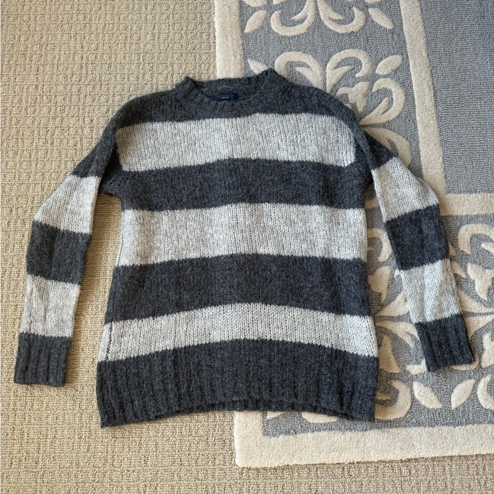 American Eagle gray stripe sweater.